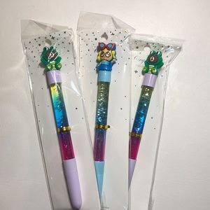 Set of 3 pens, black ink.